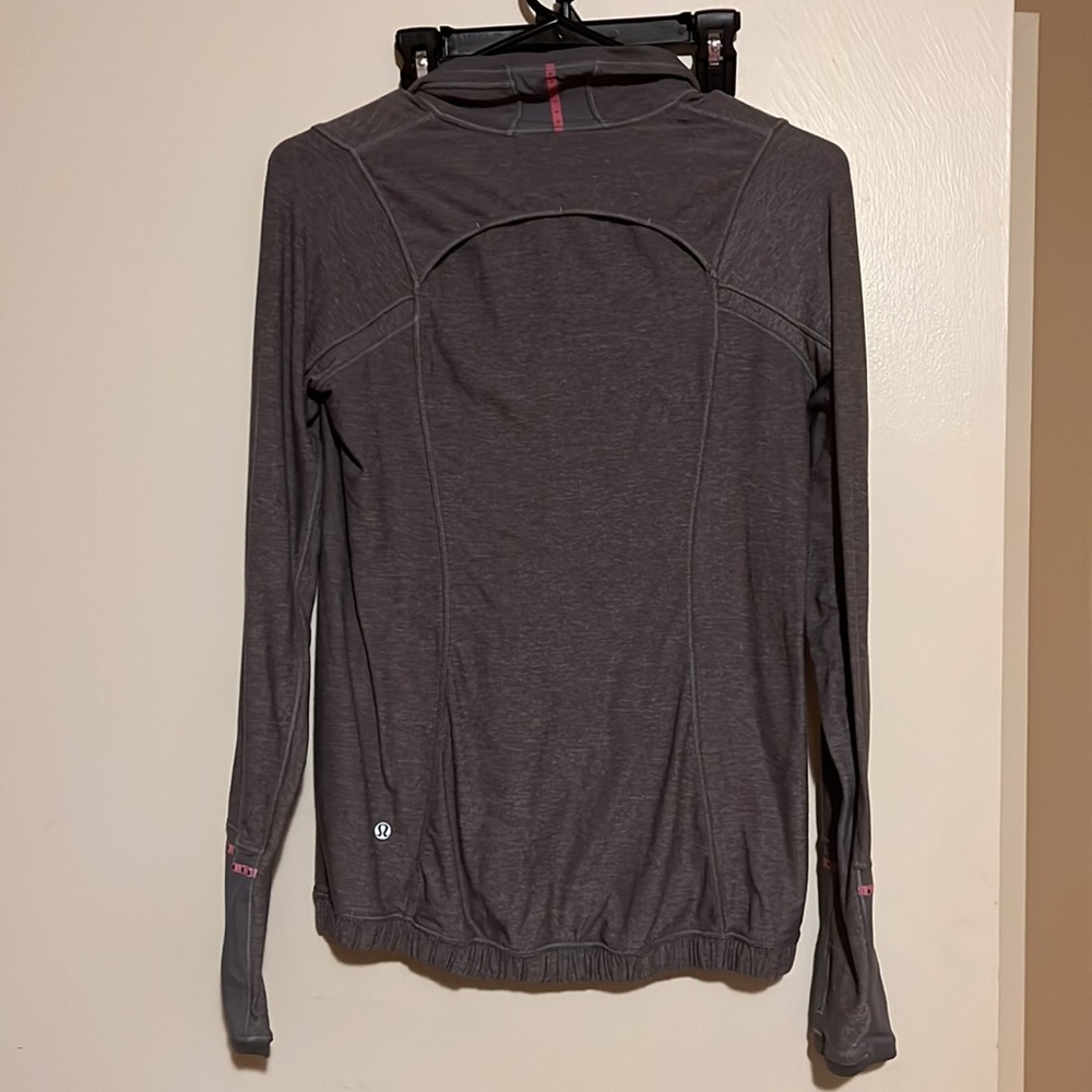 EUC lululemon track jacket pace pusher gray with pink accents size 6 zippered - Picture 4 of 5